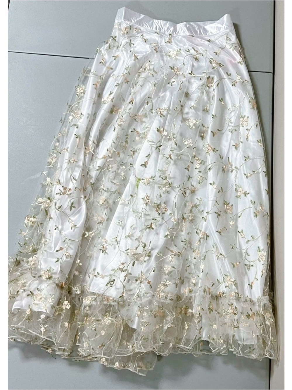 Dolls Kill Sugar Thrillz White Floral Mesh-Overlay Maxi Skirt Bottoms Size S 🤍✨